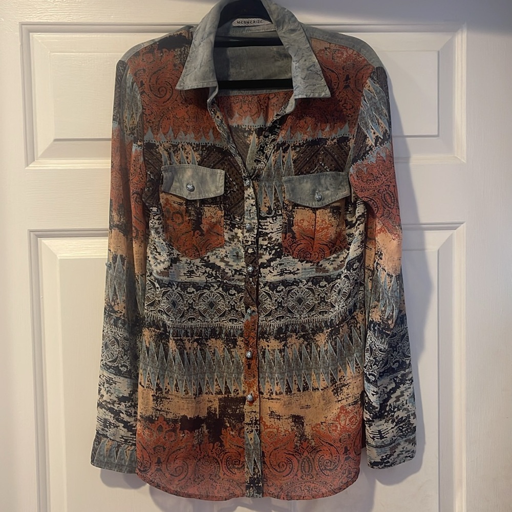 Mesmerize western print button down size S